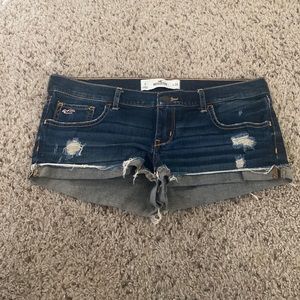 Hollister jean shorts size 7 / w28